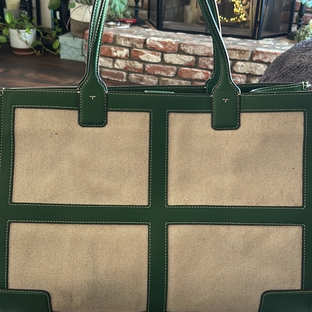 ♦️♦️ RARE!!!  AUTHENTIC TORY BURCH KELLY GREEN QUADRANT TOTE ♦️♦️ - Picture 3 of 8